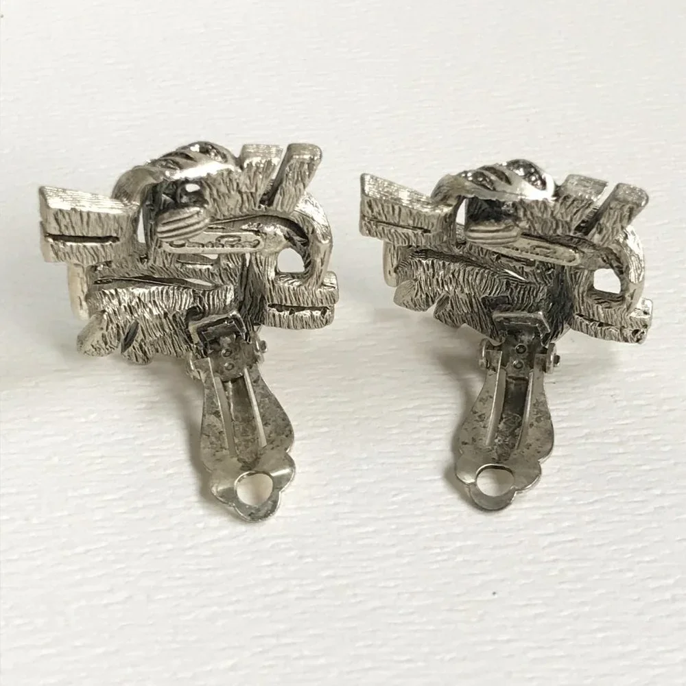 Oscar de la Renta Silver Tone Pave Pound Sign Woven Runway Clip-On Earrings - Picture 5 of 7